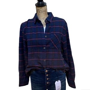 La miel navy blue/pink plaid button down long sleeved flannel shirt